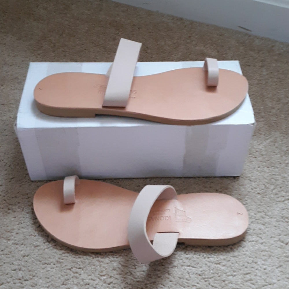 Nude leather sandals